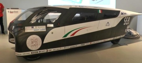 Emilia 4, l'auto italiana che fa rifornimento direttamente dal sole