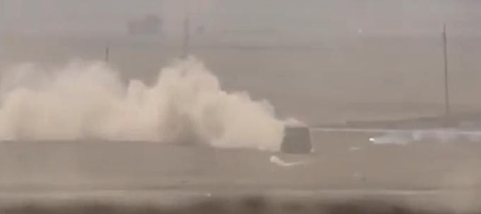 Iran: kamikaze con camion-bomba contro la polizia, almeno 3 morti e 10 feriti