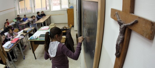 Scuola crocifisso classi feste