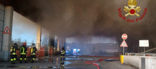 incendio roma rifiuti indagini