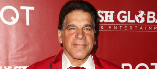 Lo storico attore di Hulk, Lou Ferrigno è stato ricoverato dopo un vaccino