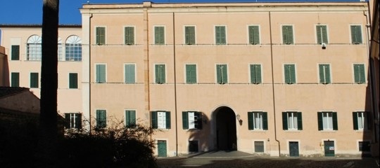 Libri rari al posto di alti dirigenti. Mattarella dona e riconverte Palazzo San Felice