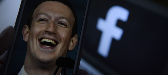 Foto dei profili accessibili a tutti. Cosa sapere sul nuovo bug di Facebook