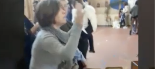 Una recita di Natale a Gela è finita con una furibonda rissa tra mamme