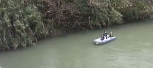 Una donna si è suicidata gettandosi nel Tevere, si cercano le figlie di sei mesi