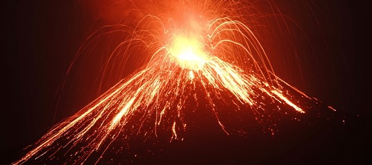 Anak Krakatau è figlio di un vulcano che fece oltre 36.000 morti