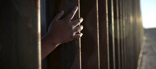 bambino migrante morto muro messico