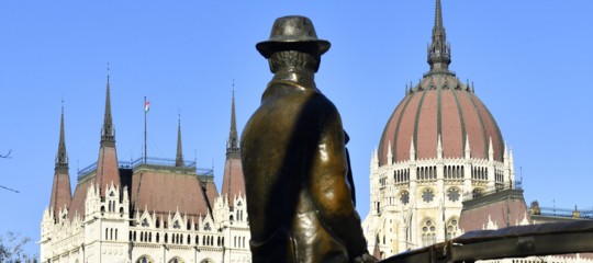 statua nagy budapest orban