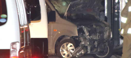 A Tokio un 21enne ha tentato di fare una strage scagliandosi con l'auto contro la folla