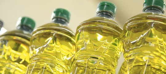 Olio straniero in due bottiglie di olio su tre, denuncia Coldiretti