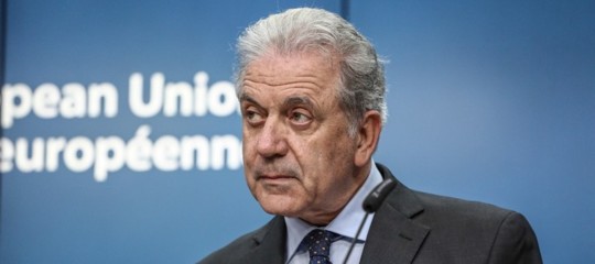 Migranti: Avramopoulos pronto a incontrare il governo italiano