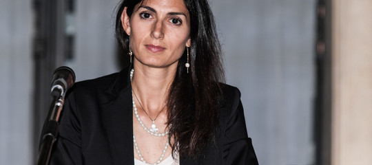 Raggi: "Le monetine della Fontana di Trevi resteranno alla Caritas"