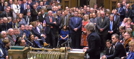 Bocciatura sonora per il piano May sulla Brexit. Cosa può succedere da oggi