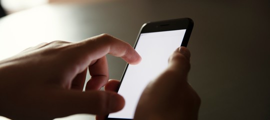 Invia 50 mila sms a sfondo sessuale a minorenne, stalker condannato in Cassazione
