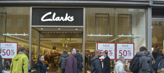 Clarks non produrrà più scarpe nel Regno Unito, scrive il Telegraph