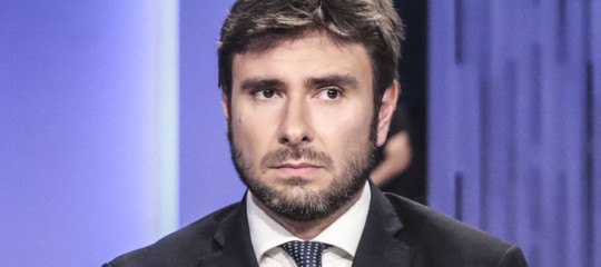 Di Battista attacca Boschi dopo il tweet su "Una vita in vacanza"
