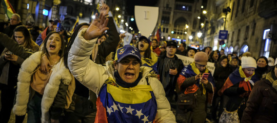 Venezuela: migliaia in piazza in tutto il Paese contro Maduro