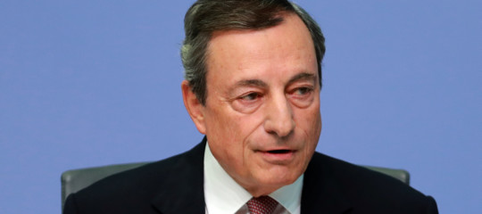 Draghi: rischi al ribasso sulla crescita, ancora essenziali stimoli monetari