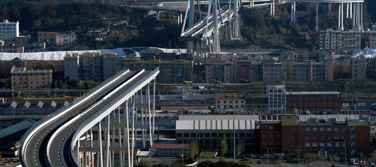 La Finanza nelle sedi di Spea per l'inchiesta sul ponte Morandi