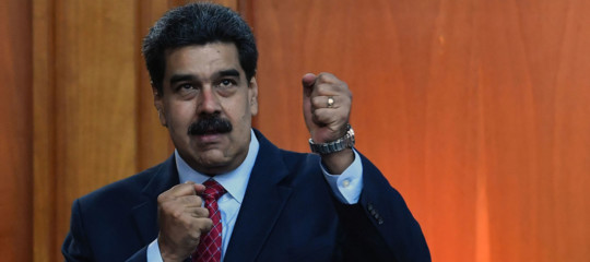 Maduro apre a elezioni legislative anticipate: "Ma quelle presidenziali solo nel 2025"
