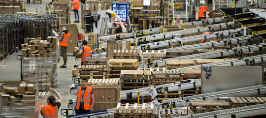 Amazon ha licenziato un dipendente 'Gilet giallo' per un post su Facebook