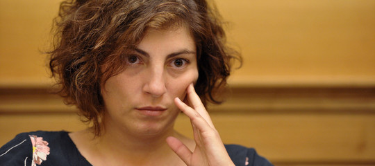 Laura Castelli ha licenziato il suo collaboratore indagato per estorsione