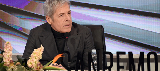 La questione del conflitto di interessi di Baglioni a Sanremo spiegata da chi l'ha tirata fuori