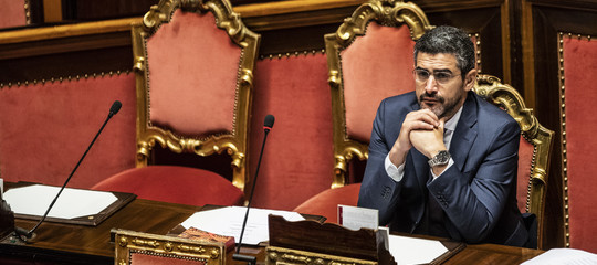 Dl Semplificazioni governo pone fiducia bagarre Camera