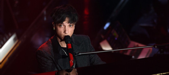 Ultimo subito primo nella classifica dei brani di Sanremo su Spotify