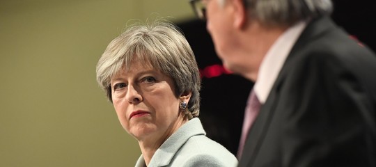 Theresa May torna da Bruxelles ancora a mani vuote