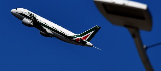 Air France si sfila dal salvataggio Alitalia, scrive il Sole 24 Ore