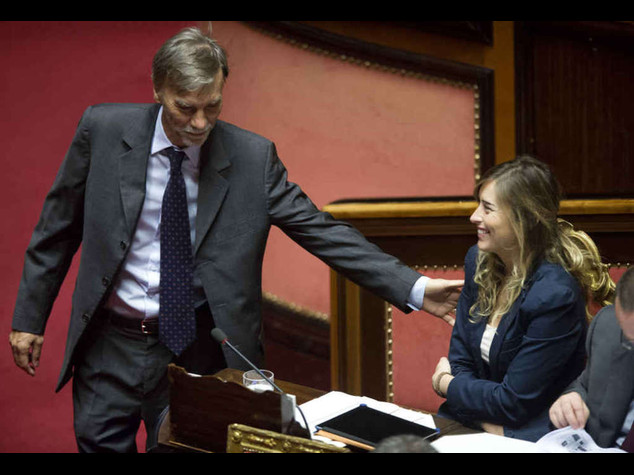 Riforme, nuovo si' della Camera FI si spacca. M5s, "fascisti!"