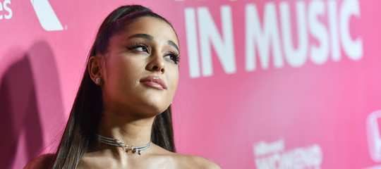 Col nuovo album Ariana Grande si conferma regina del pop mondiale
