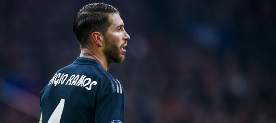 Cosa rischia Sergio Ramos per l'ammonizione cercata contro l'Ajax