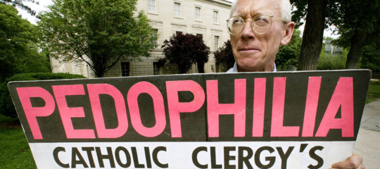 Pedofilia diocesi Brooklyn lista 100 preti sospetti