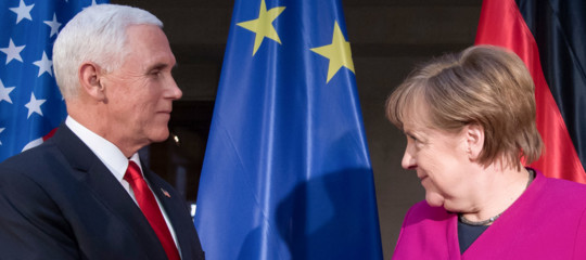 A Monaco va in scena il duello tra Pence e Merkel