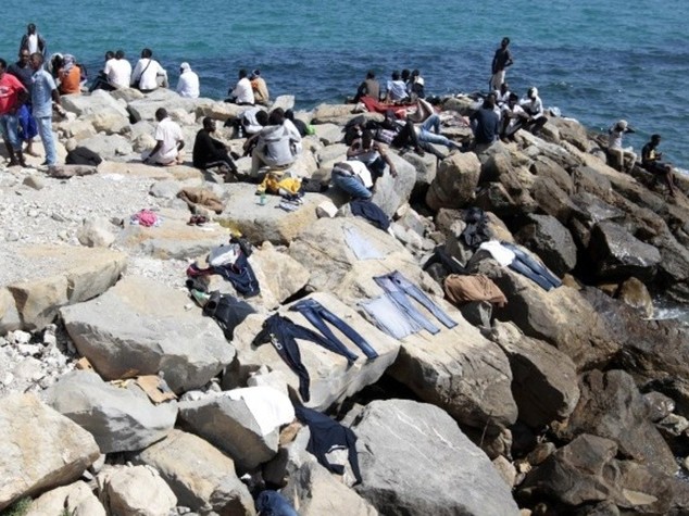 Immigrati: Radio Padania ripropone sfotto' "Sbarcare Informati" - VIDEO