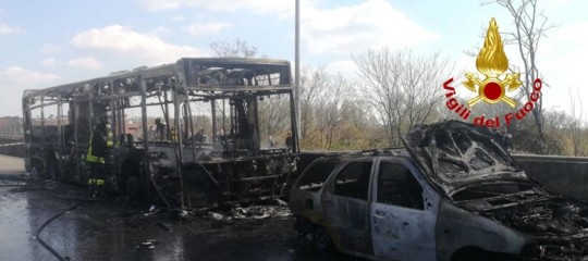 senegalese Incendia scuolabus nel Milanese