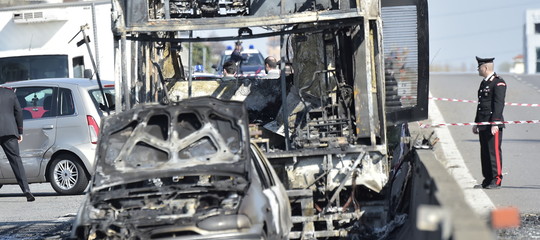 senegalese Incendia scuolabus nel Milanese