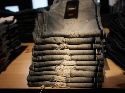 Anche i jeans hanno un problema di ecosostenibilità