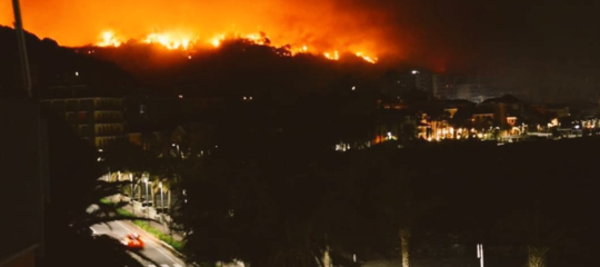 incendio cogoleto evacuati