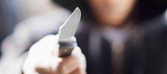 Ragazza sfregiata a Caltanissetta