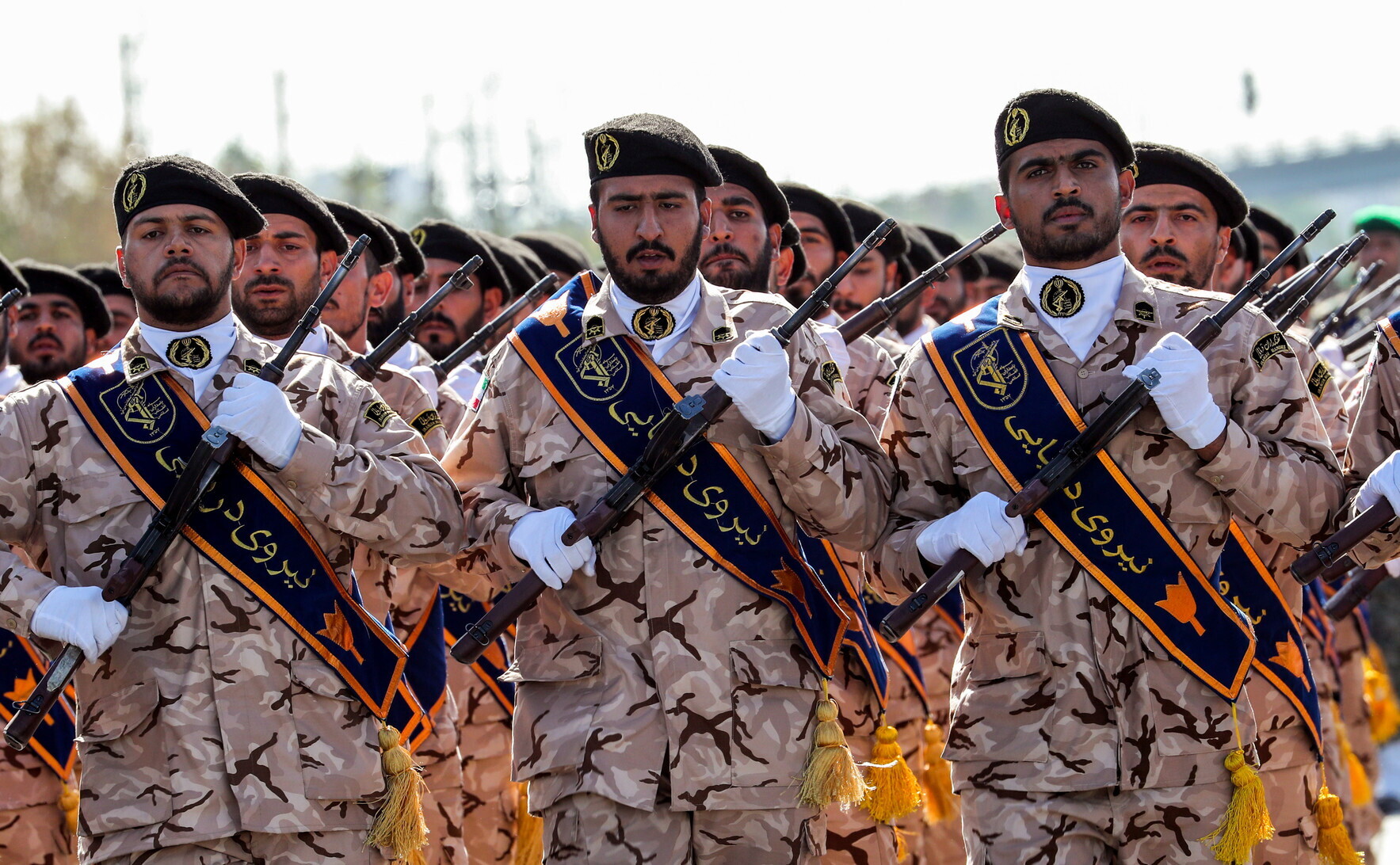 Guardiani della Rivoluzione Islamica affermano il controllo su Hormuz, traffico marittimo aumenta