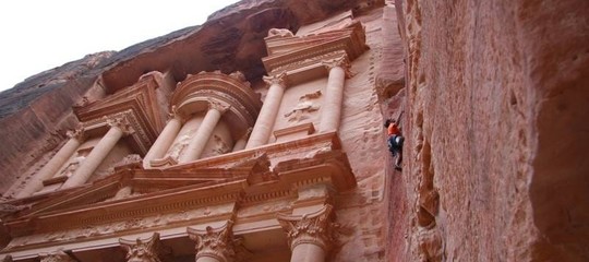 petra tomba palazzo