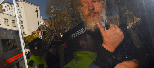 assange equador