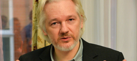 assange accuse ecuador