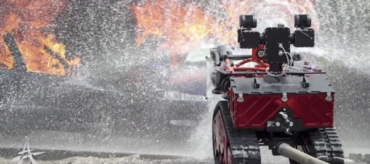robot pompiere notre dame