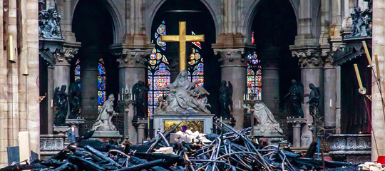 Risultati immagini per croce d'oro di notre dame incendio