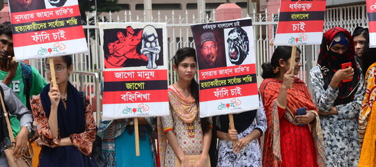 bangladesh denuncia molestie preside bruciata viva
