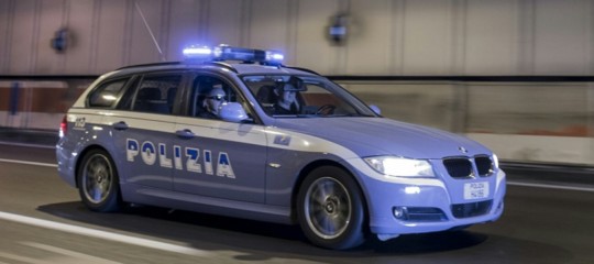 aggredisce agenti allah akbar torino
